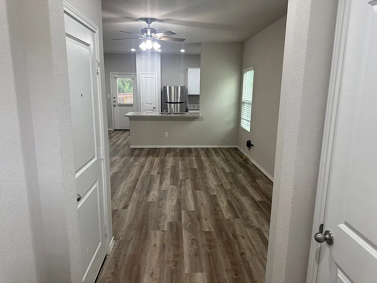 214 Damon Dr — Photo 8