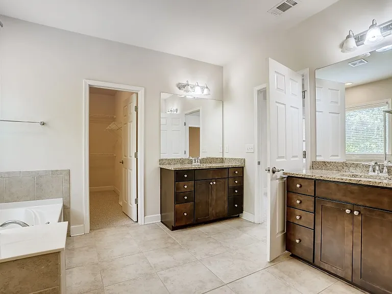 2544 Josselyn Ln SE — Photo 31