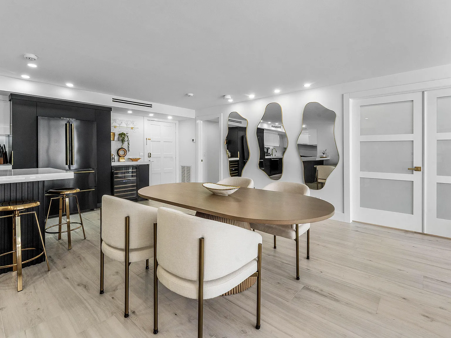 2 bed, 2.0 bath, 1140 sqft, $8,000 — Photo 4