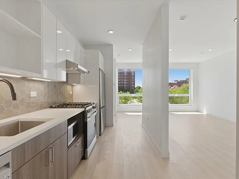 946 W Sunnyside Ave #405 — Photo 3