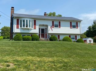 15 Flintlock Road, North Haven, CT 06473