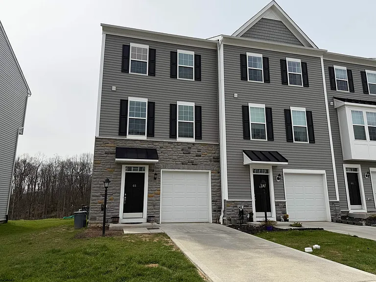 48 Dover Ct #48 — Photo 1