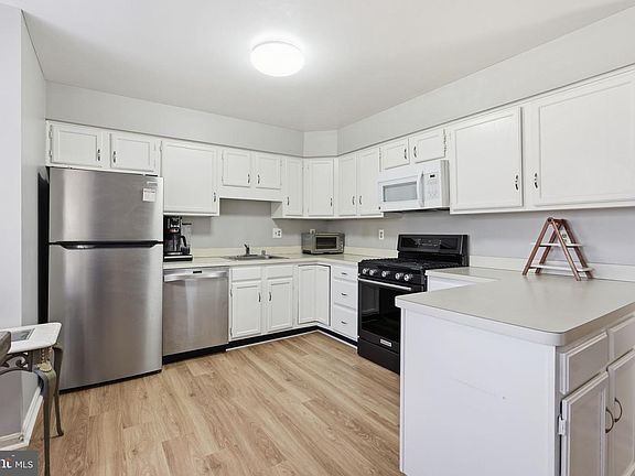 4th image of 21113 Chandler Ct
