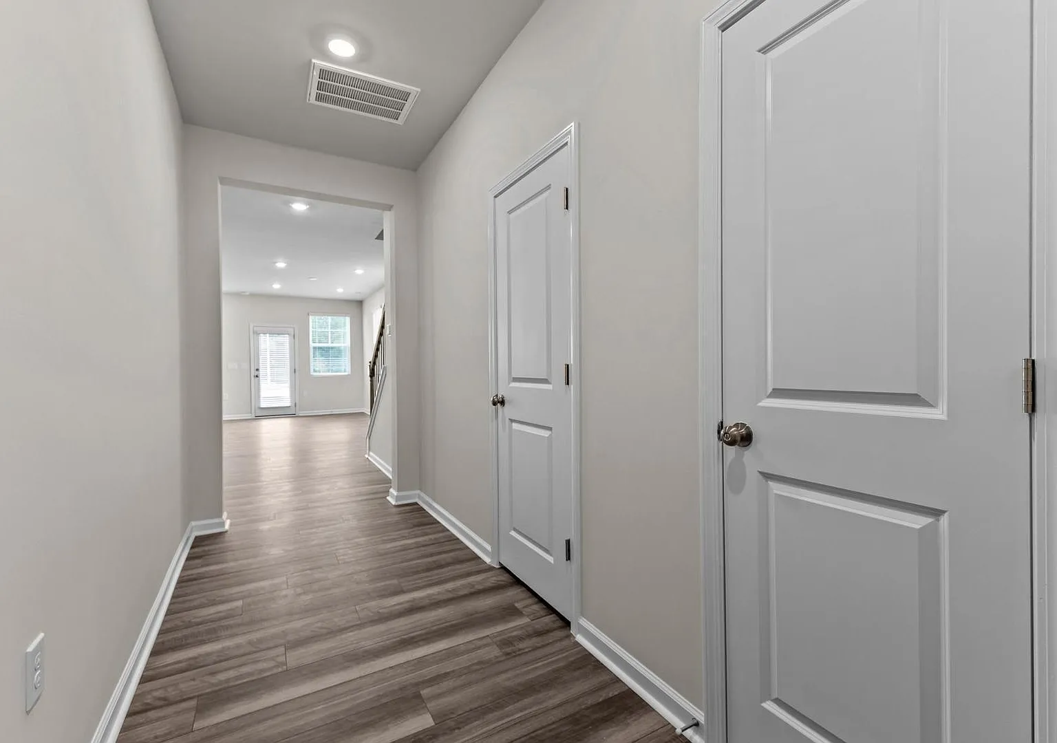 3 bed, 2.5 bath, 1864 sqft, $1,925 — Photo 3