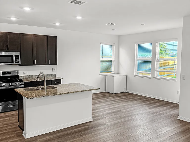 5800 Beverly Prairie Rd — Photo 3