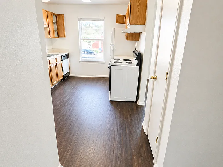 1501 Benttree Dr #D — Photo 4