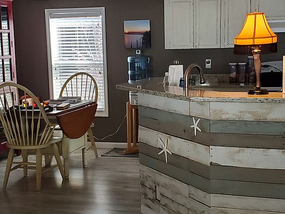 Kitchen/Dining area