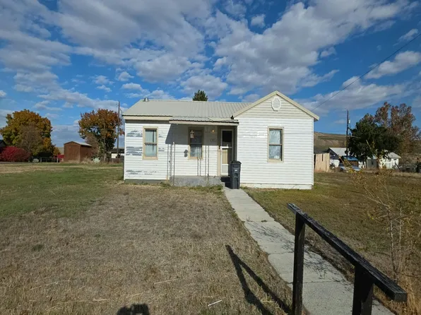 417 Columbia Ave, Bridgeport, WA 98813