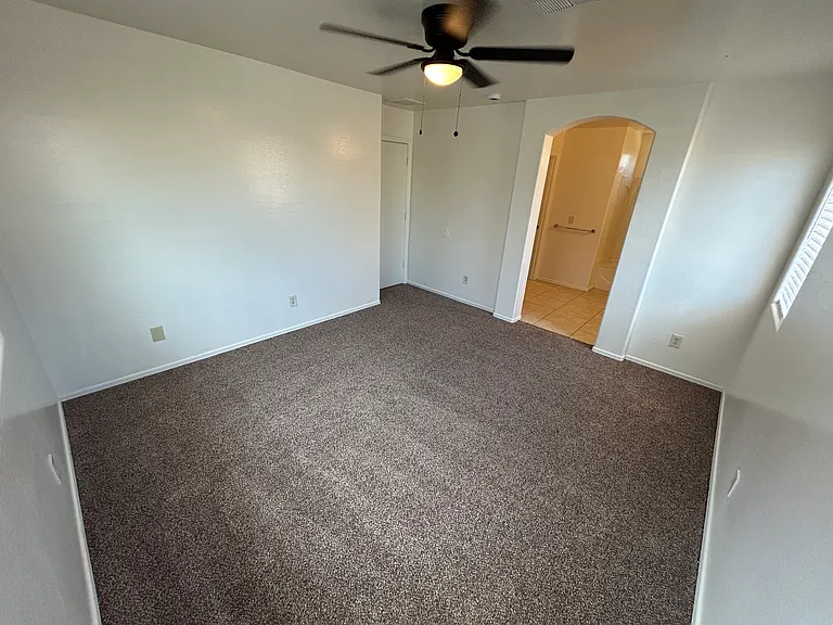 7028 S 46th Dr — Photo 25
