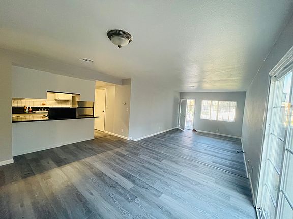 3rd image of 8166 Valley Green Dr
