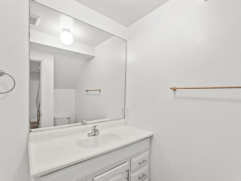 Greenbrier Apartments — Photo 27