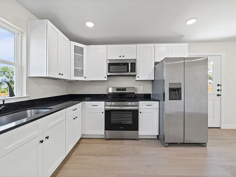 1407 S 5th St — Photo 7