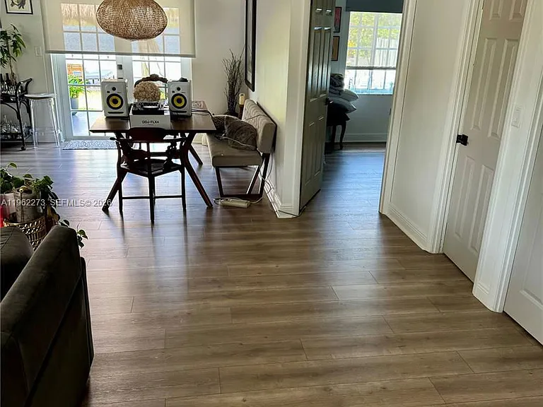 SW 46th St — Photo 8