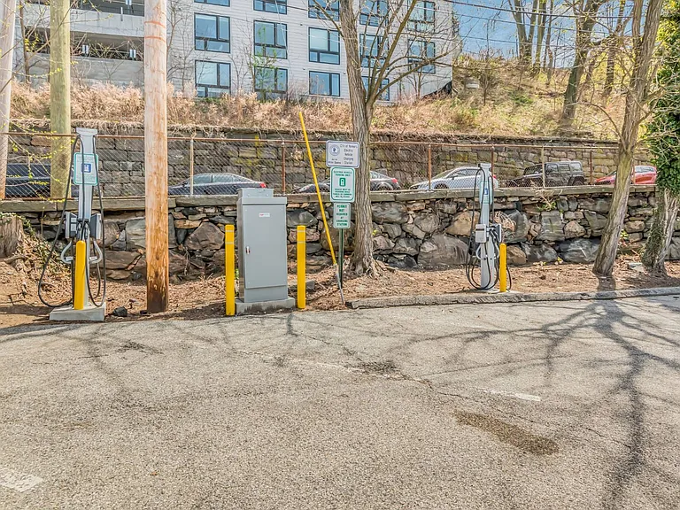 1155 Warburton Ave #1D — Photo 32