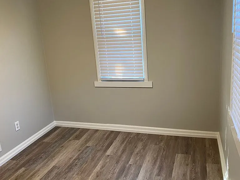 1325 N Kinser Pike — Photo 16
