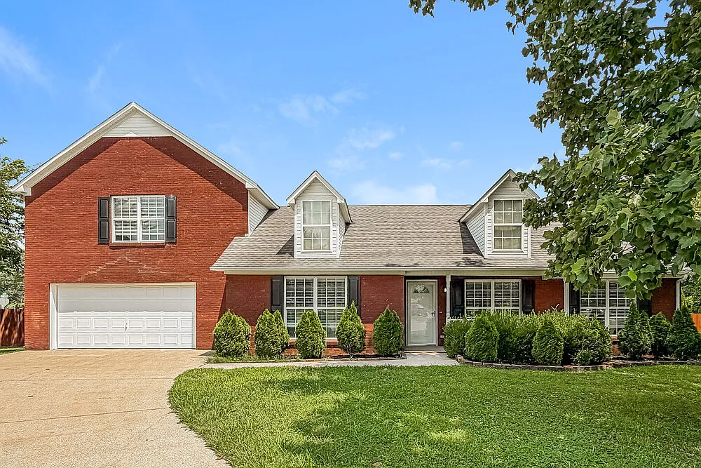 4 bed, 2.0 bath, 2206 sqft, $2,265 — Photo 1