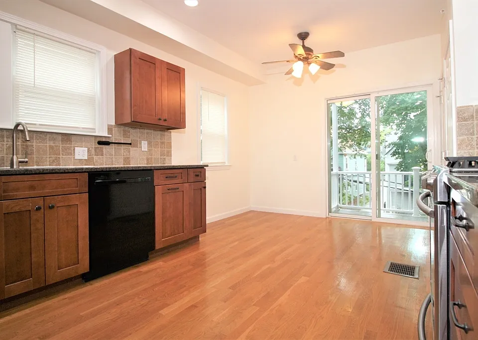 16 Playstead Rd #2