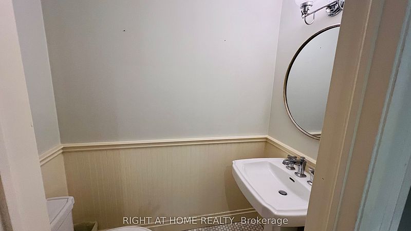 Toronto House for rent - 4 Bedrooms — photo 16