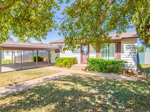 202 Avenue C, Levelland, TX 79336