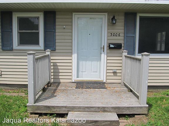 2nd image of 3006 Emerald Dr