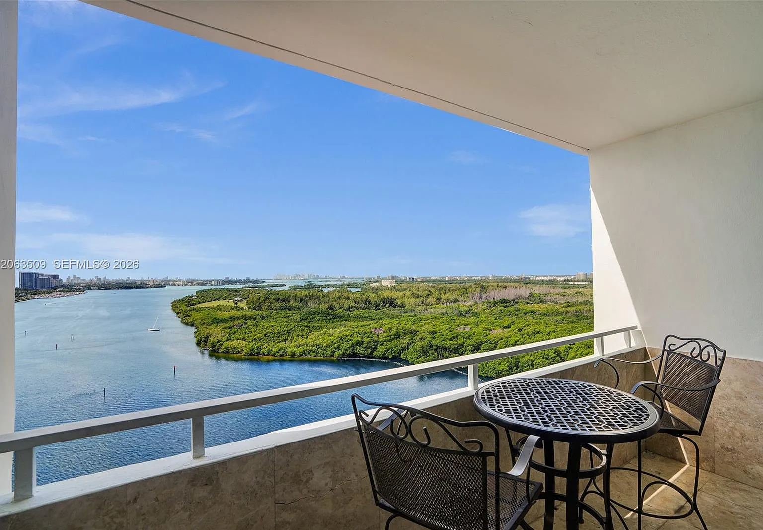 Arlen House West Condo — Photo 3