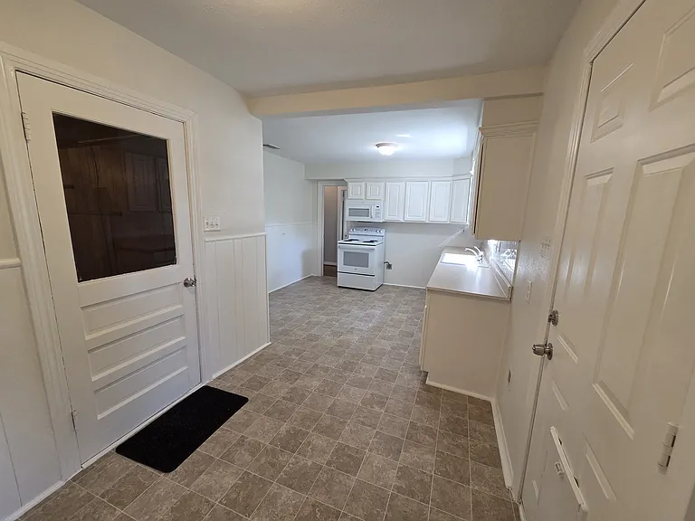 1309 Shady Ln — Photo 9
