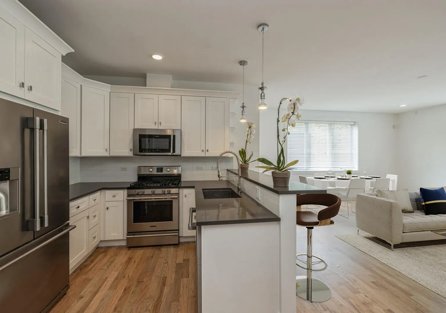 4 bed, 2500 sqft, $5,000 — Photo 3
