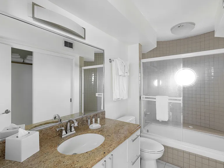 2nd bathroom with tub & closet space