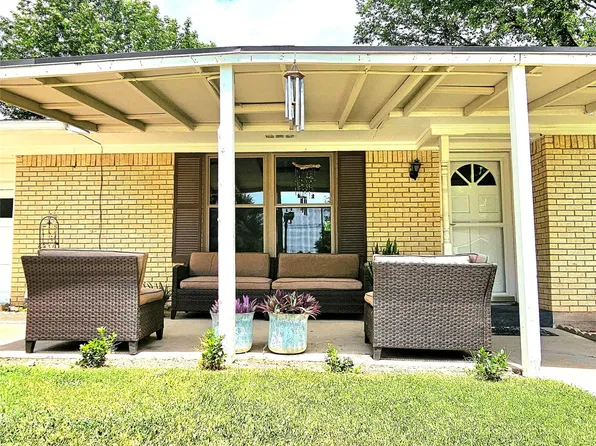 1403 Royal Dr, Kaufman, TX 75142