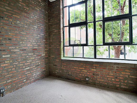 5th image of 925 W Huron 1/1 Den