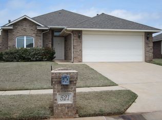 521 SW 39th St, Moore, OK 73160