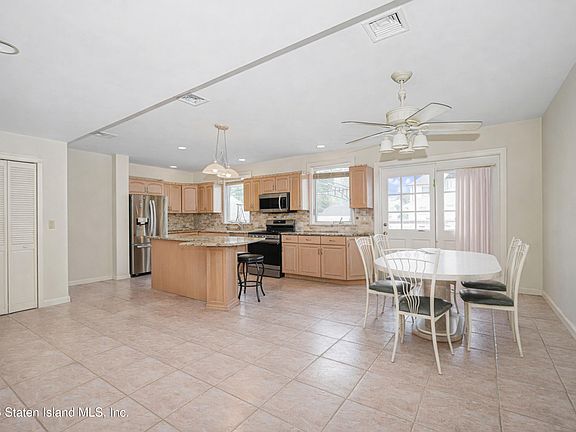 4th image of 91 Allison Ave