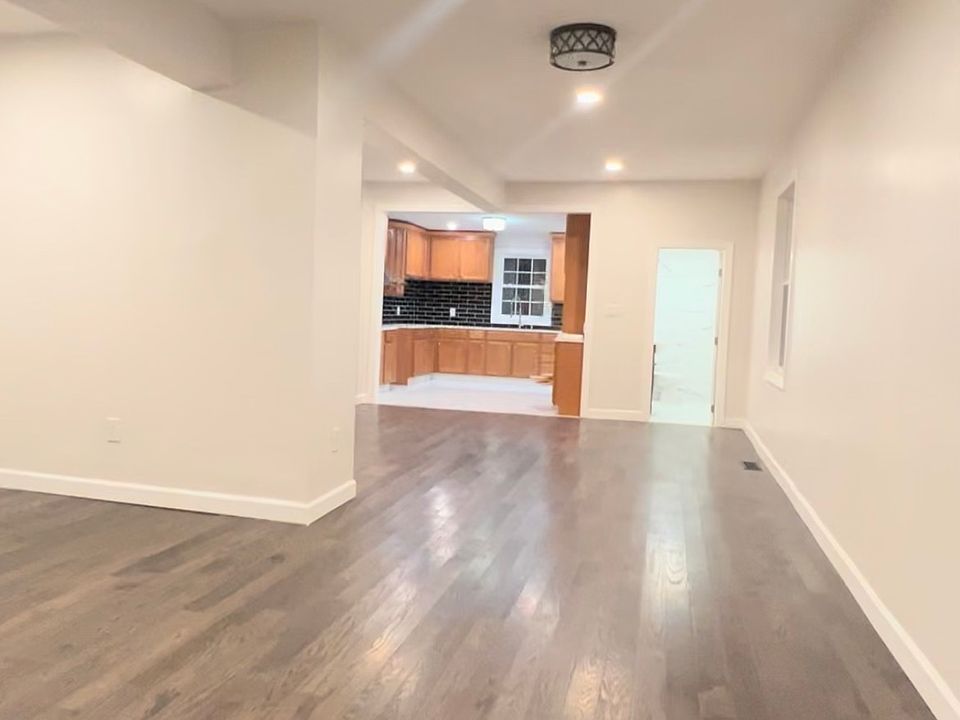 2nd image of 770 2nd Ave