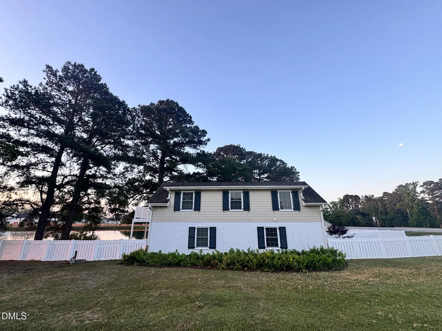 3 bed, 2.0 bath, 1600 sqft, $2,100 — Photo 3