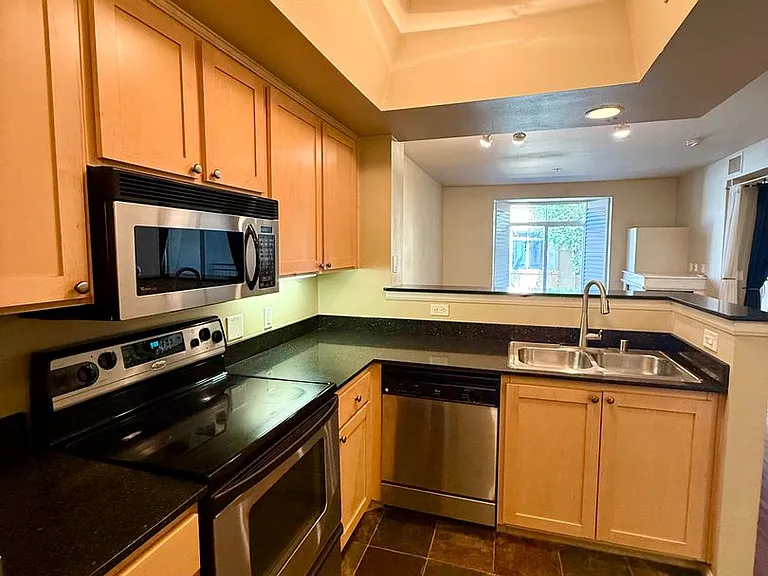2400 5th Ave #219 — Photo 3