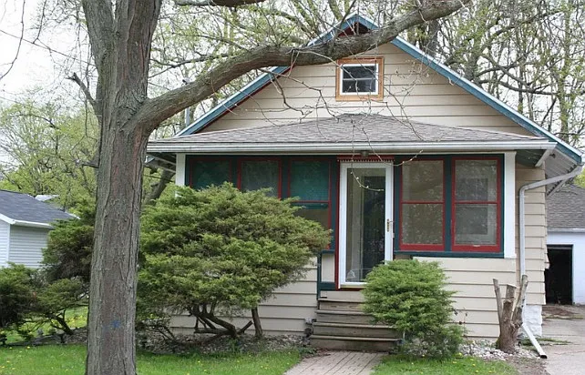 418 N Foster Ave — Photo 1