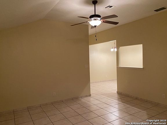 2nd image of 640 PLEASANTON AVE