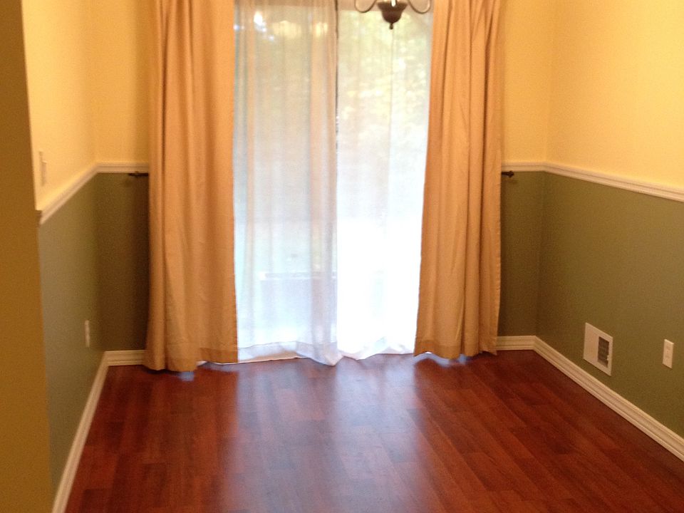 2nd image of 511 Spruce Hills Dr #1