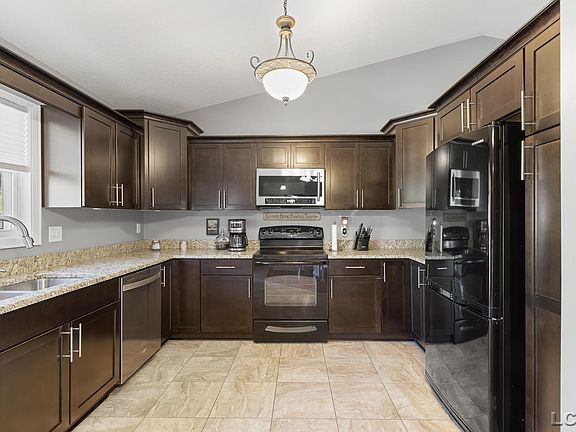 3rd image of 1178 Sutton Rd