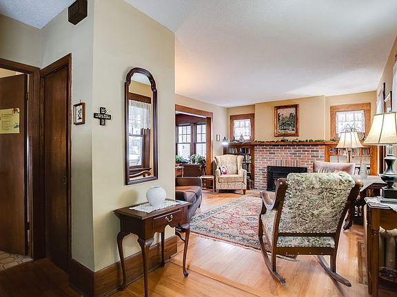 5th image of 1887 Ashland Ave