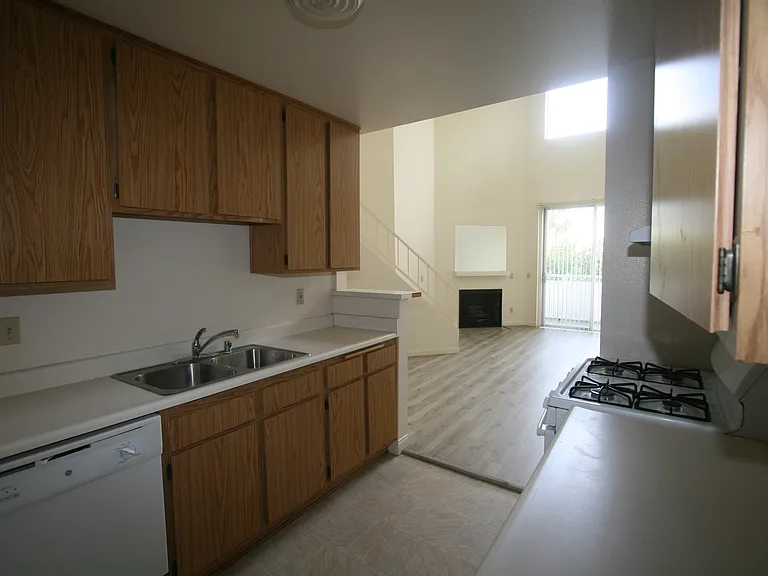 3637 Clarington Ave #213 — Photo 46