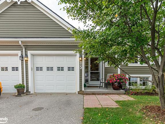 3rd image of 15 Green Briar Dr