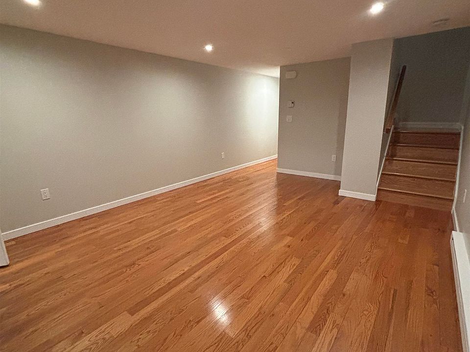 1st image of 390 Pacific Ave