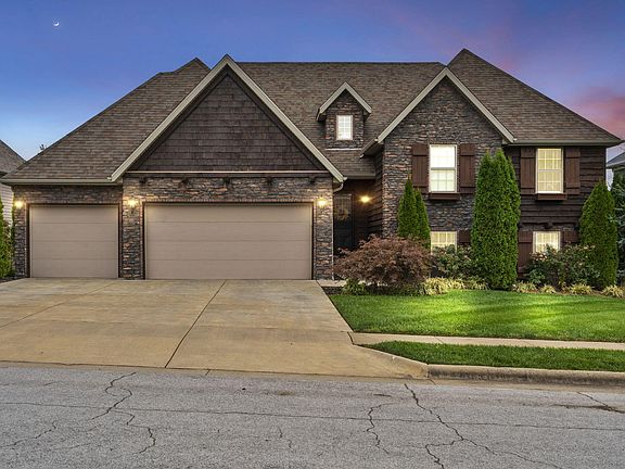 2nd image of 409 W Landsdowne Drive