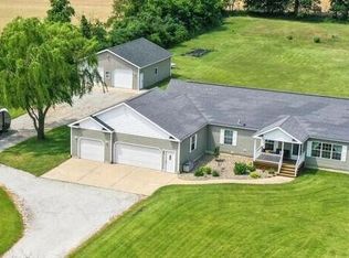 7697 W Forest Lawn Rd, Three Oaks, MI 49128