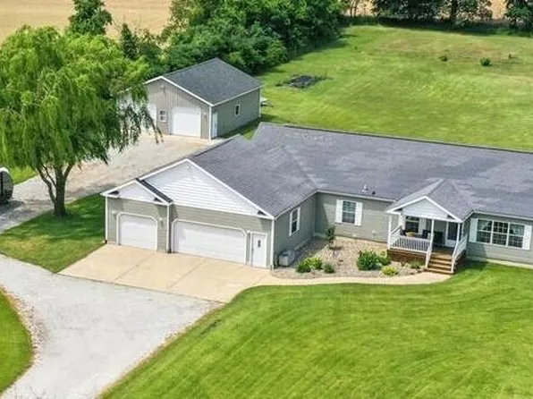 7697 W Forest Lawn Rd, Three Oaks, MI 49128