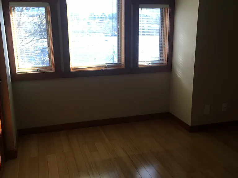 591 W Broadway Ave — Photo 8