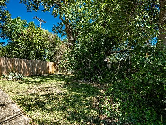 4th image of 401 Randle Dr