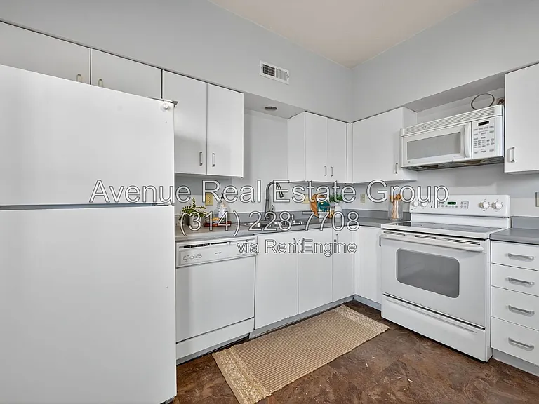 5559 Pershing Ave #1F — Photo 22
