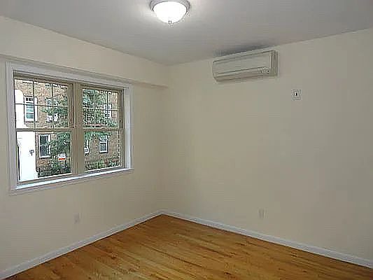 3rd image of 4128 44th St APT 2R